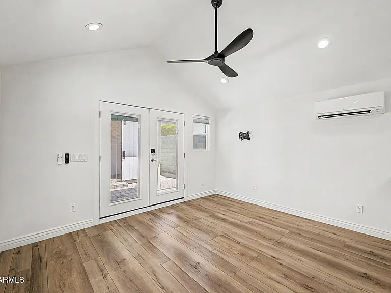 521 W Mariposa St #1 — Photo 8