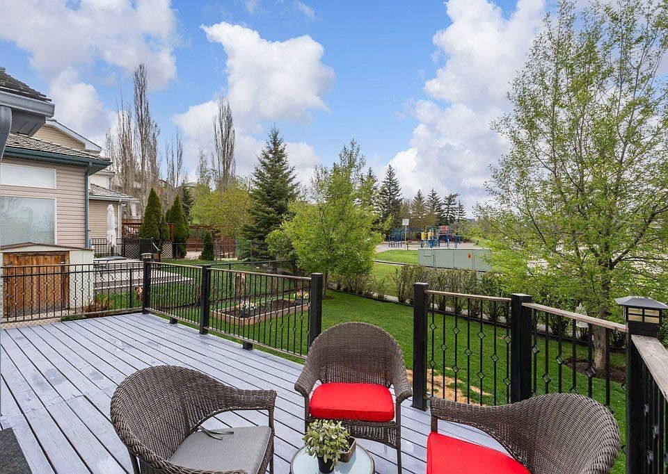 1st image of 2 Springbank Cres SW