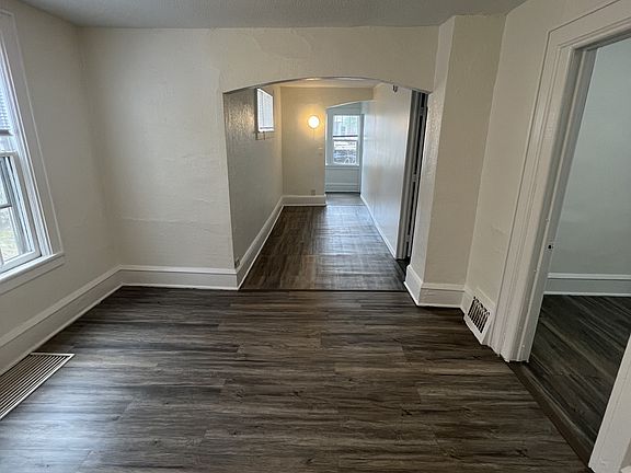 4th image of 571 Charles Ave