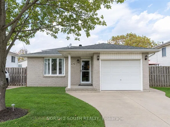 1672 Foster Ave, Windsor, ON N8W 5P9