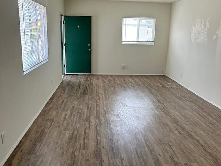 1020 W 24th St — Photo 3