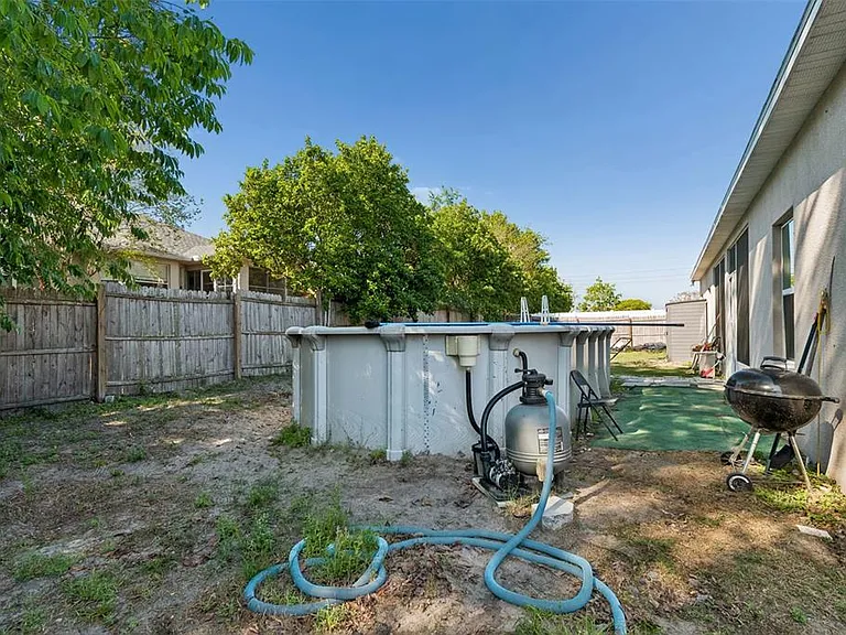 13046 Linden Dr — Photo 18