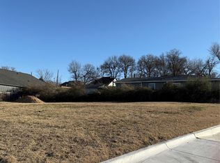 901 Ash Crescent St, Fort Worth, TX 76104