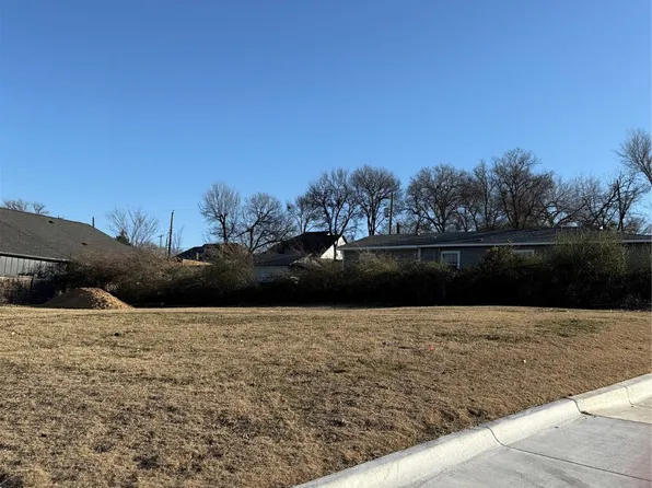 901 Ash Crescent St, Fort Worth, TX 76104