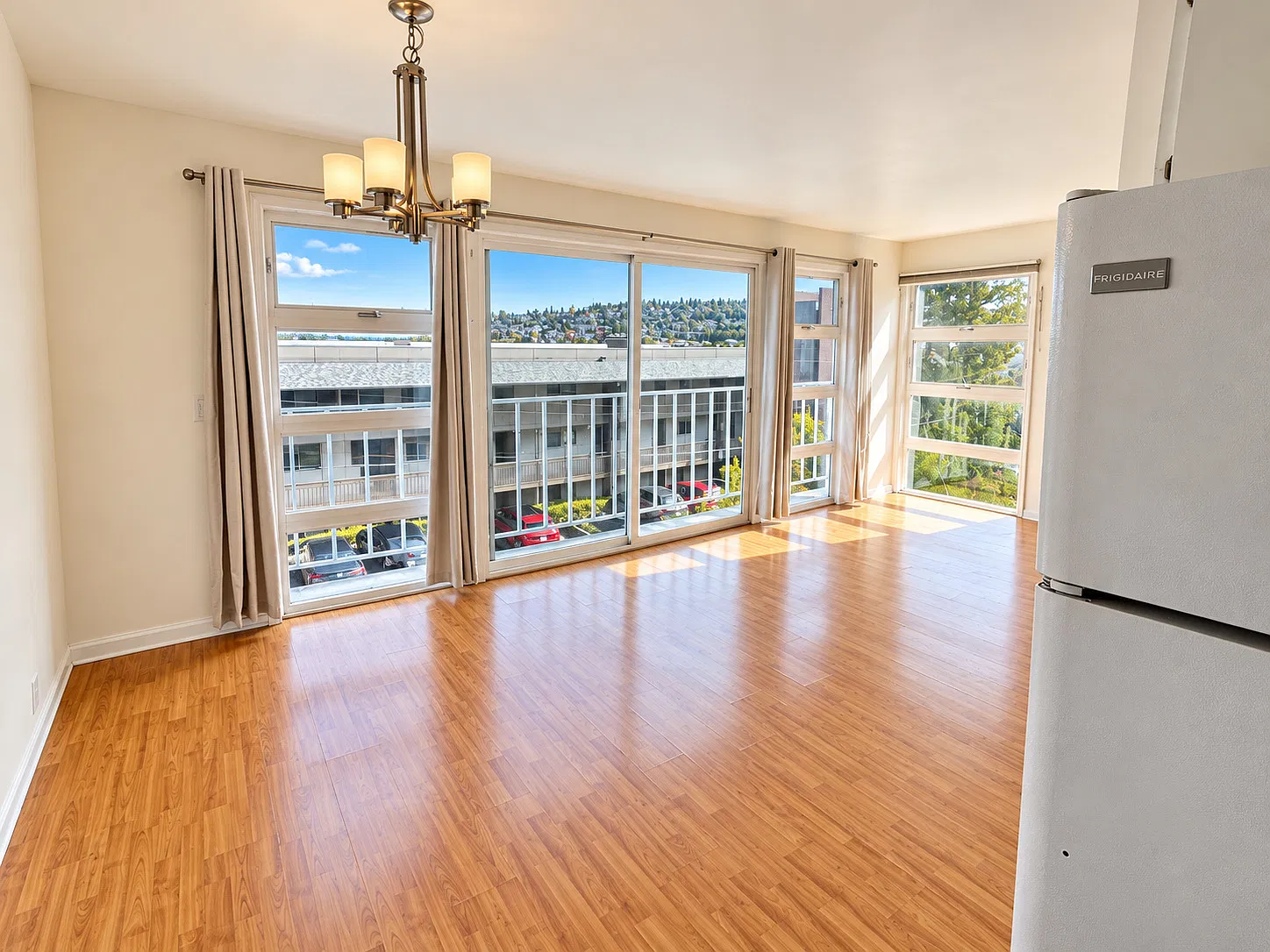 2 bed, 1250 sqft, $2,695 — Photo 3