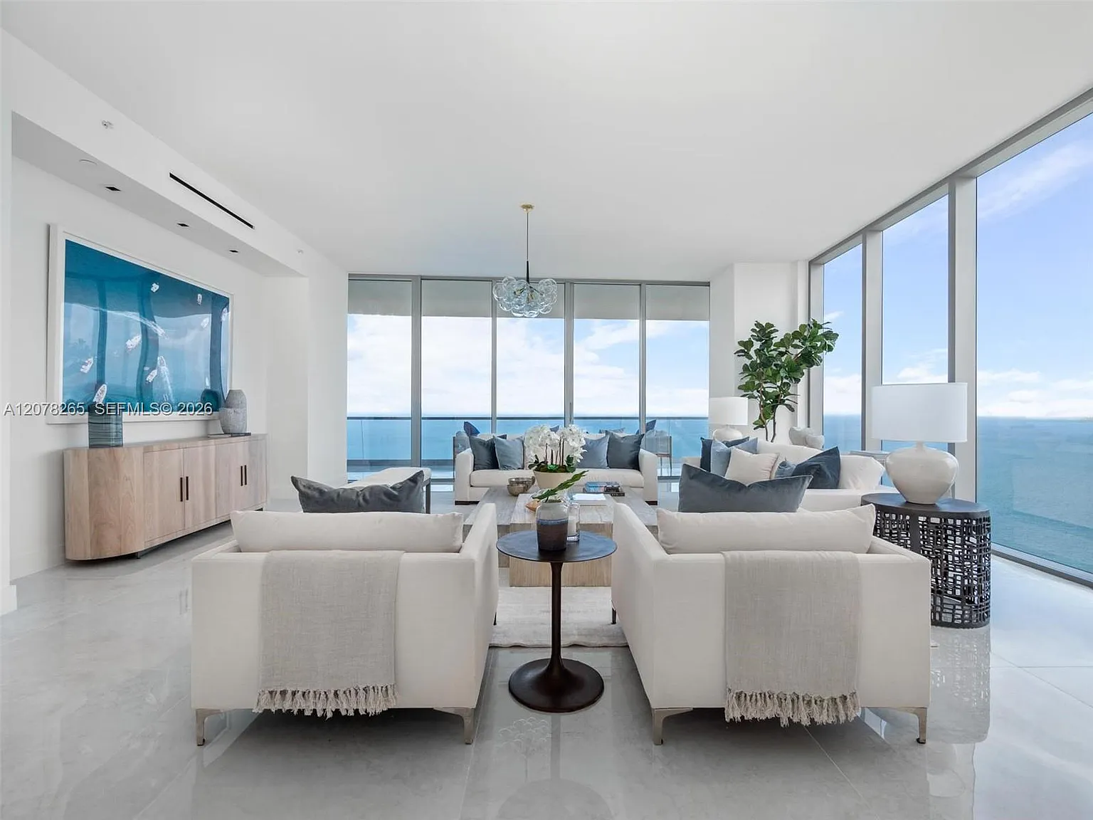 Turnberry Ocean Club Condo — Photo 1