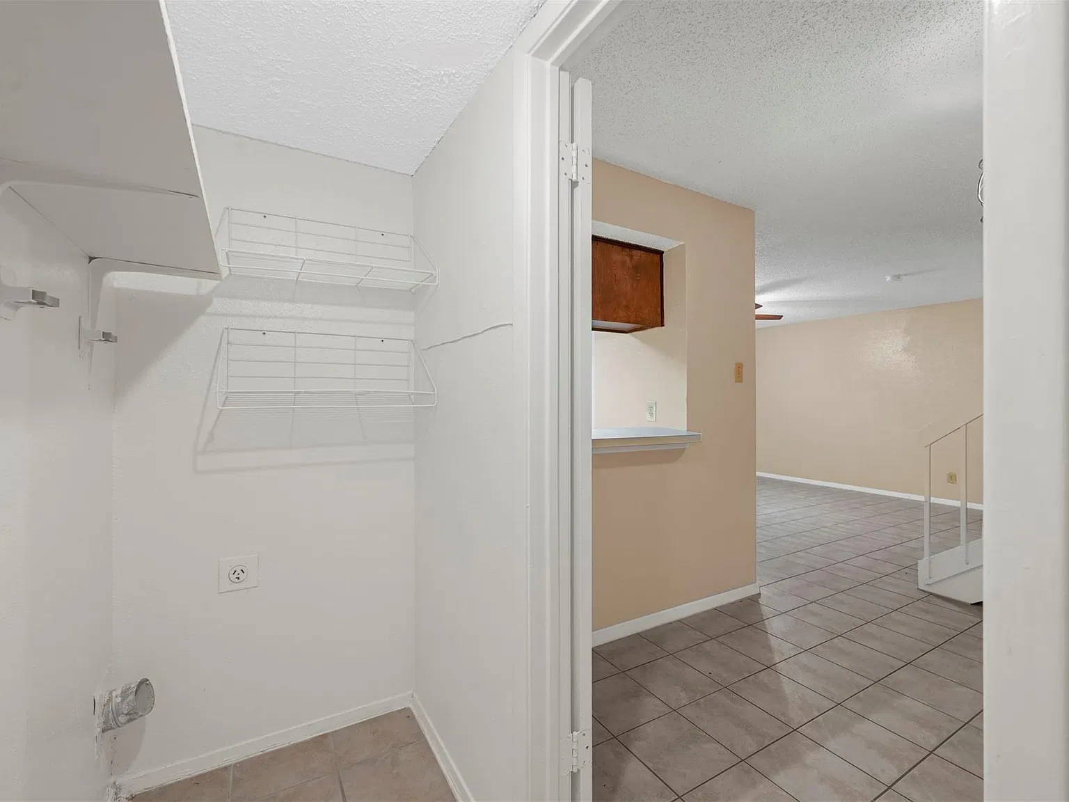 14800 Enterprise Dr — Photo 4