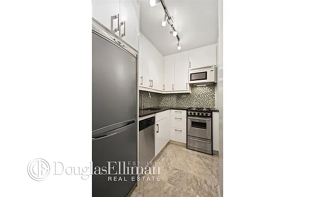 Sold by Douglas Elliman | media 8