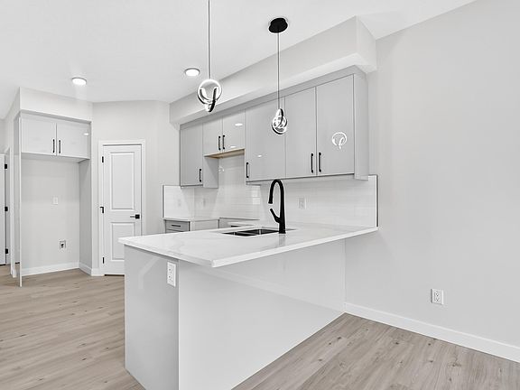 3rd image of 71 Patriot Way