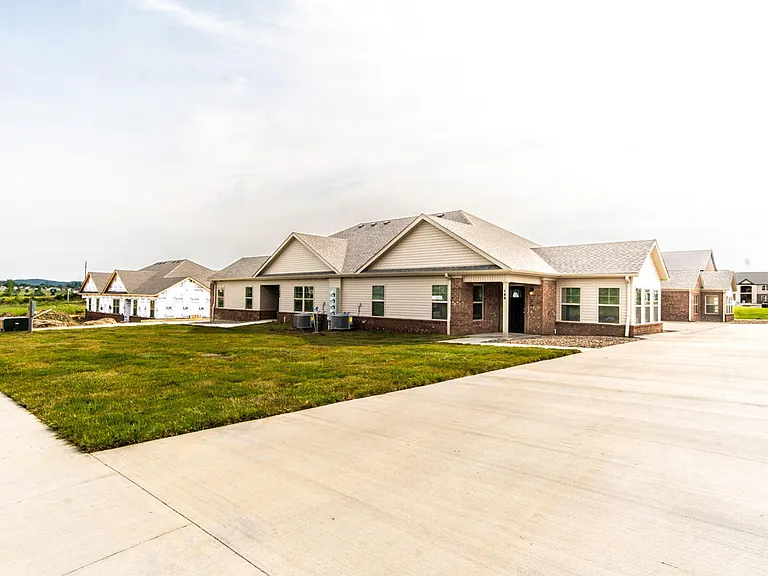 182 Garden Gate Dr — Photo 2