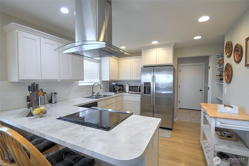 5th image of 410 Herren Avenue