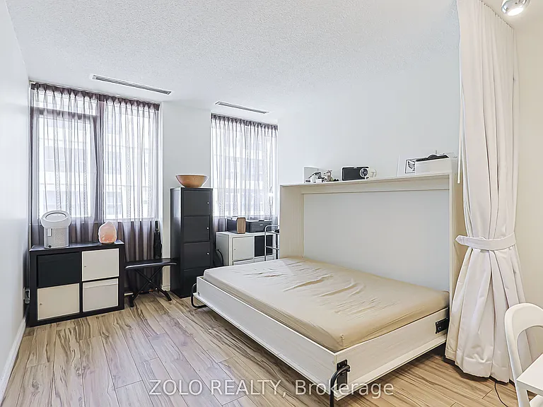 555 Yonge St #804 — Photo 9