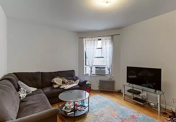 3rd image of 313 W 19th St #4A