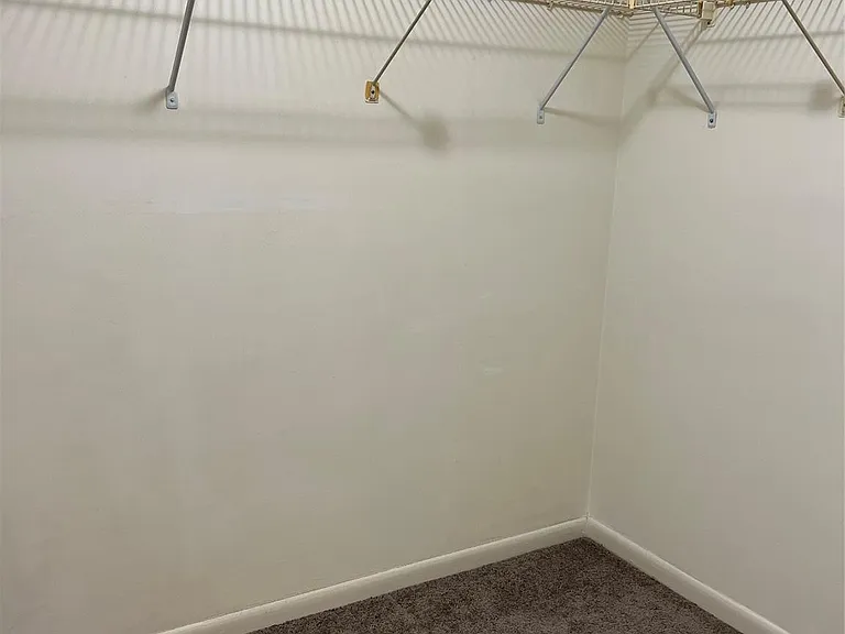 1526 Whitehall Dr #402 — Photo 18