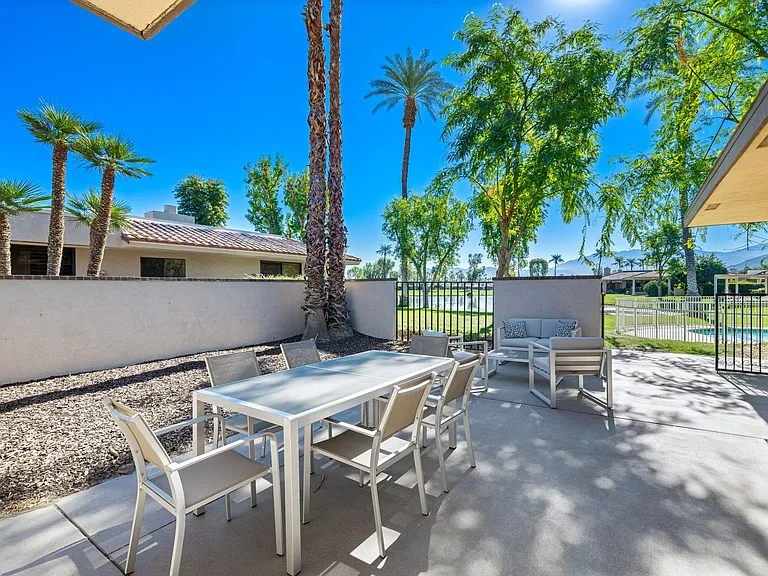 49 Columbia Dr — Photo 21