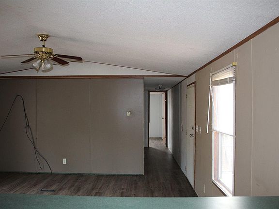 3rd image of 220 Knollwood Ln