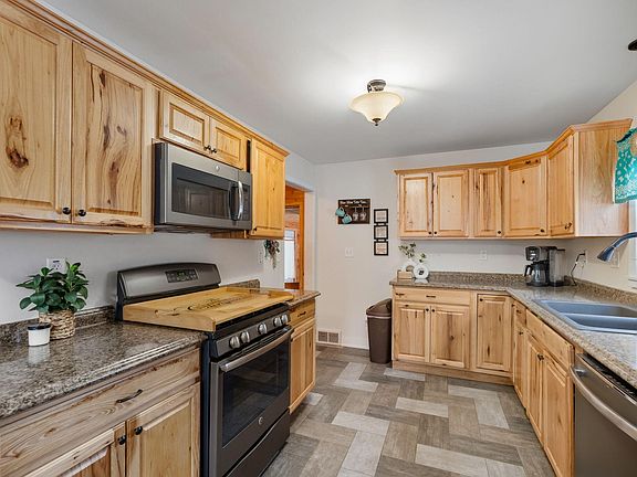 4th image of 2774 S Johnson Rd