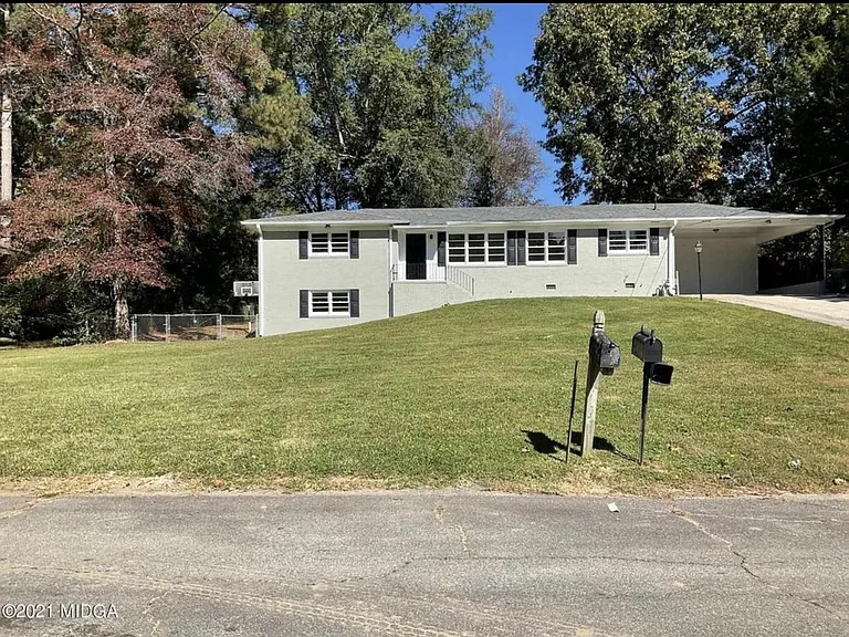2929 Southshore Dr — Photo 1
