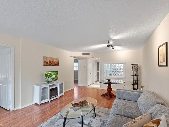 5th image of 180 Turtle Lake CT #102