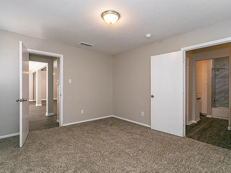 812 Stratford Dr — Photo 15