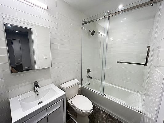 4th image of 425 Grand Ave #A