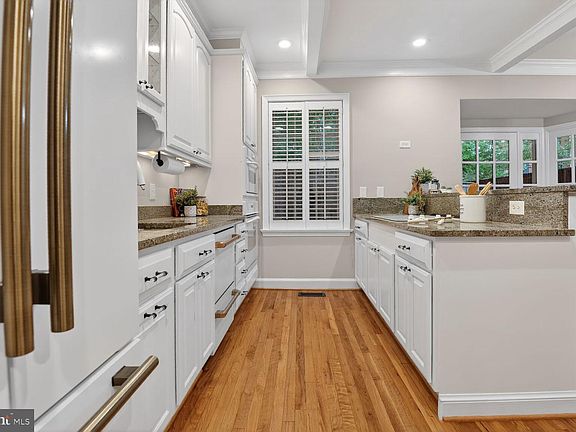 4th image of 4383 Westover Pl NW