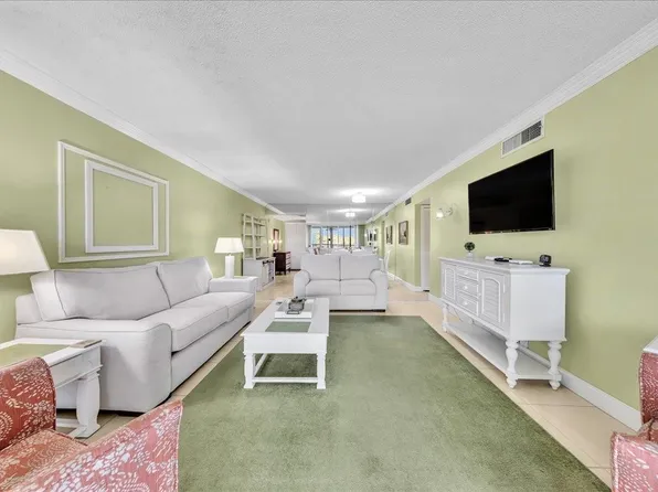 2651 S Course Drive Apt 302, Pompano Beach, FL 33069