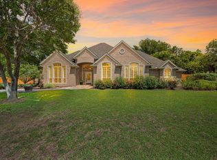 324 Lakeside Oaks Cir, Fort Worth, TX 76135