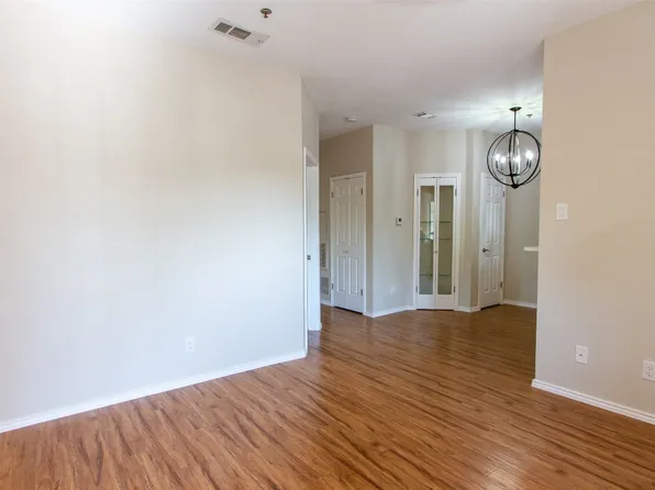 4800 W Lovers Ln APT 310, Dallas, TX 75209