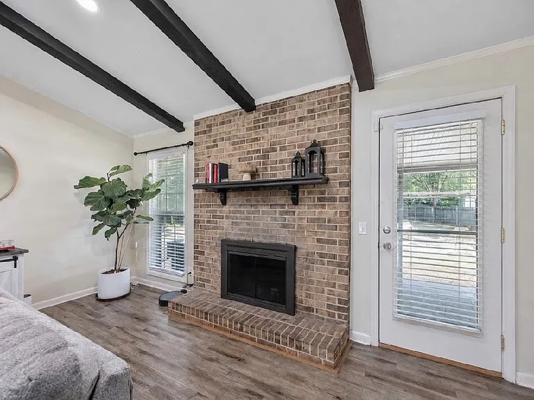1504 Melanie Ln — Photo 5