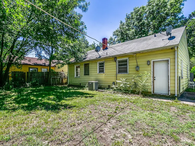 742 S Dellrose Ave — Photo 2