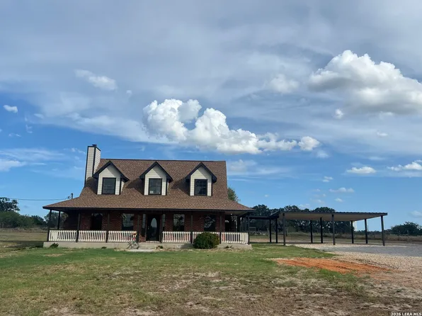 106 EAGLE CREEK RANCH BLVD, Floresville, TX 78114