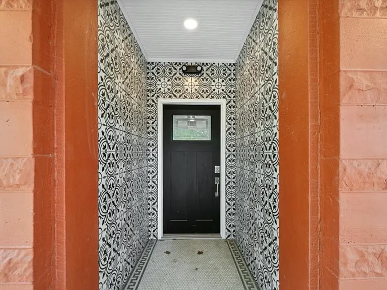 E Philadelphia St — Photo 2
