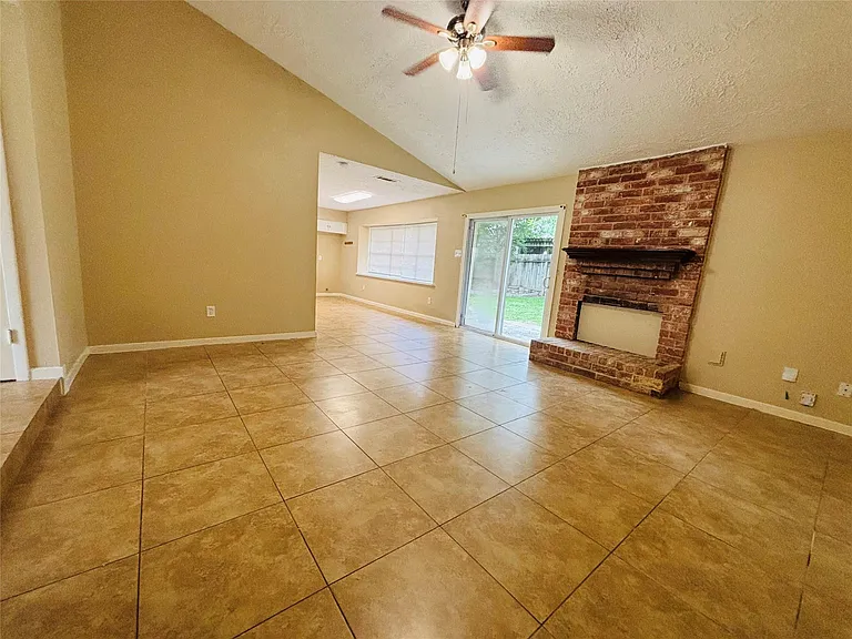 22219 Acorn Valley Dr — Photo 4