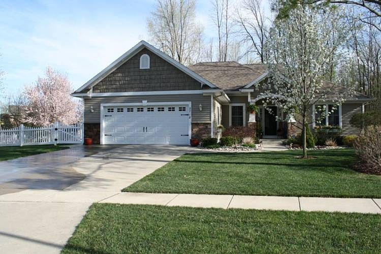 1st image of 2718 Hollyberry Dr