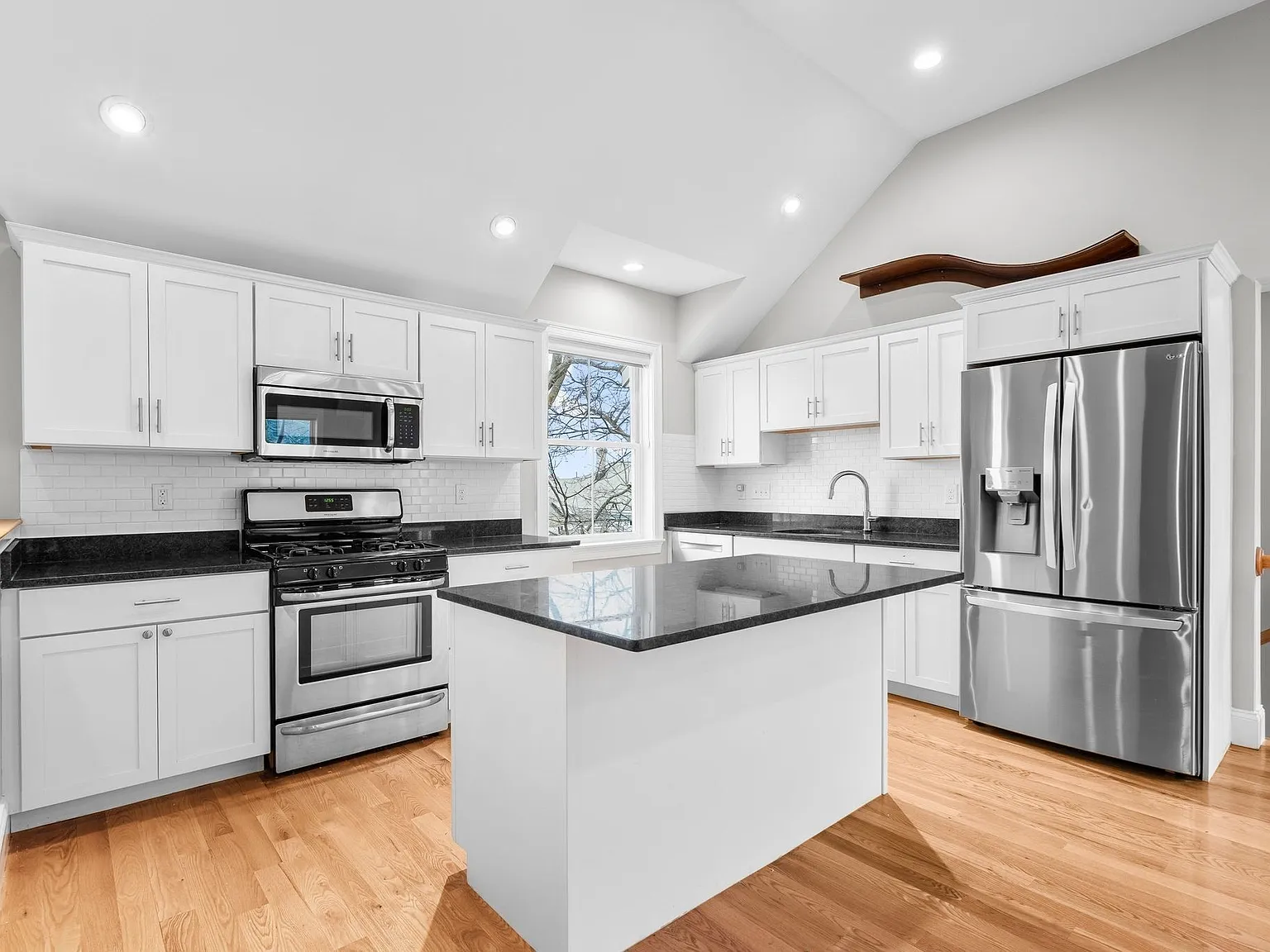 2 bed, 2.0 bath, 1285 sqft, $3,875 — Photo 1