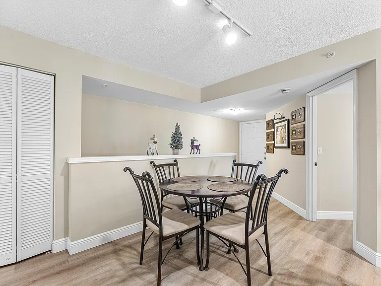 1000 Crestwood Ct S #1015 — Photo 6