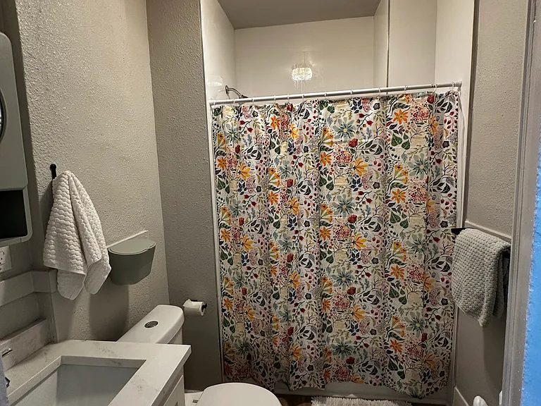 1412 E 10th St #1412 — Photo 9