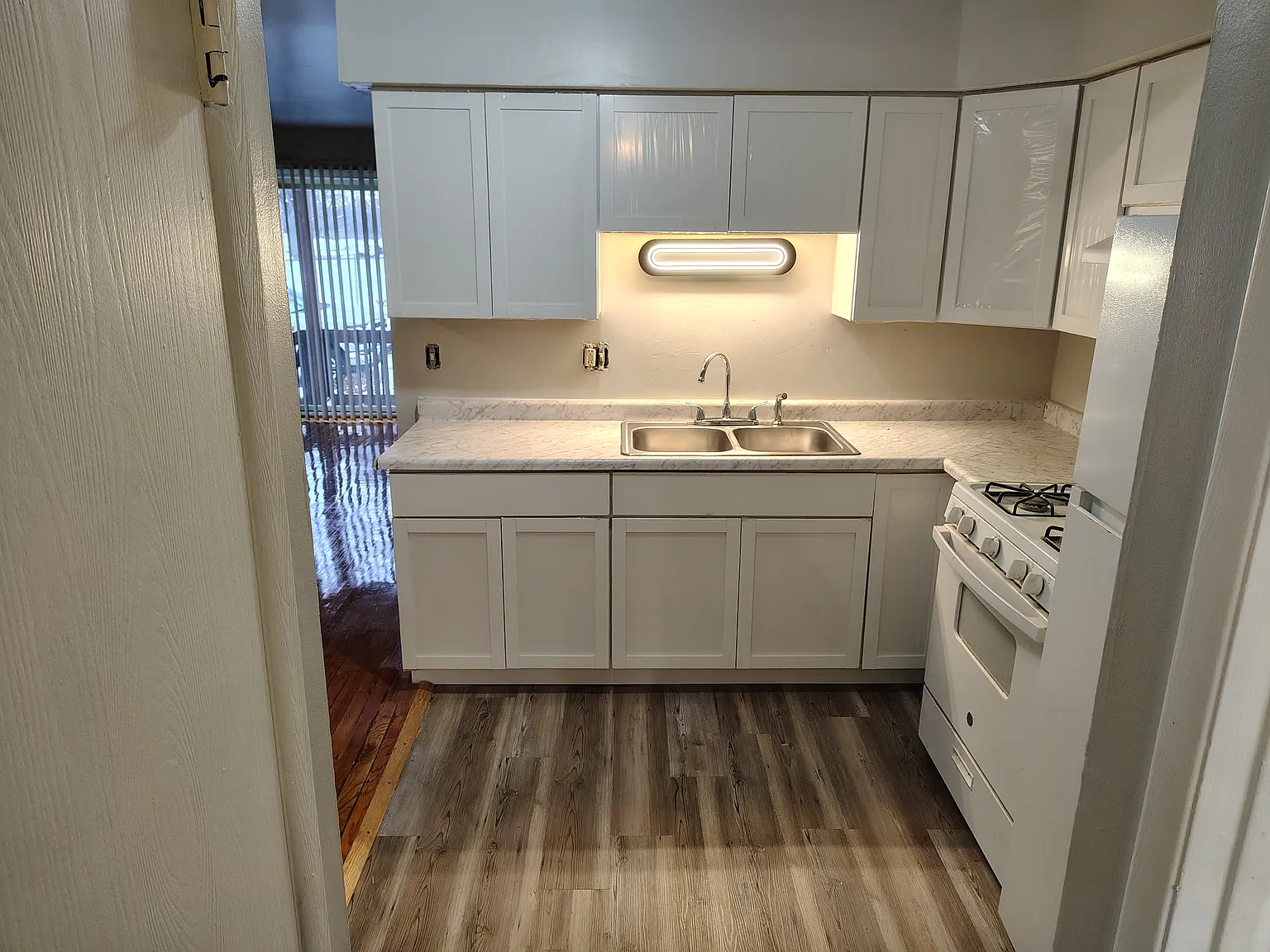 665 Jeffery Ave — Photo 4