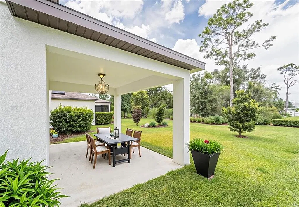 4 bed, 3.0 bath, 2203 sqft, $2,600 — Photo 4