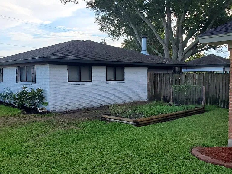 101 Lindsey Ave — Photo 18