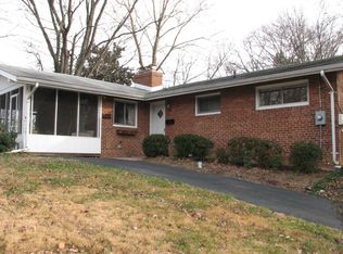 3418 Park Hill Pl, Fairfax, VA 22030