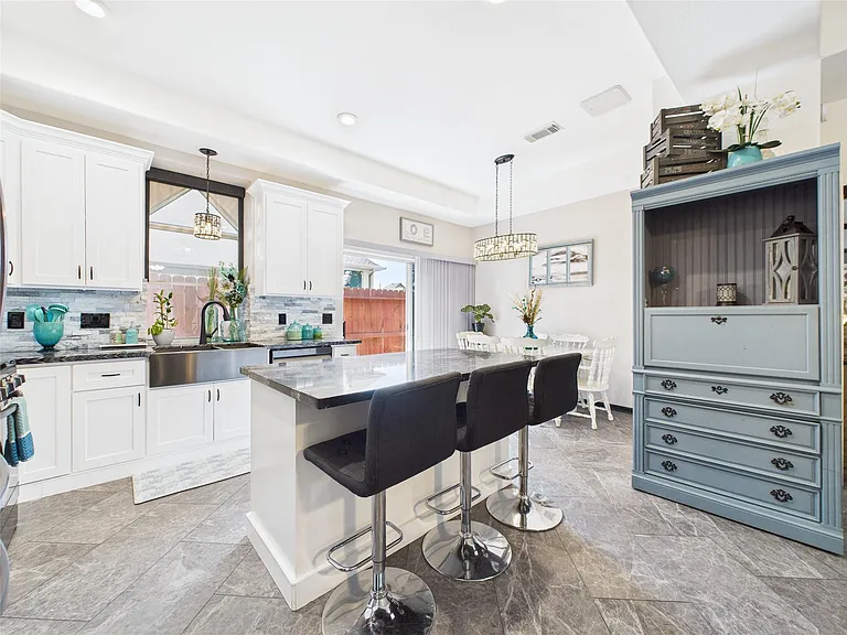 203 Las Brisas St — Photo 12