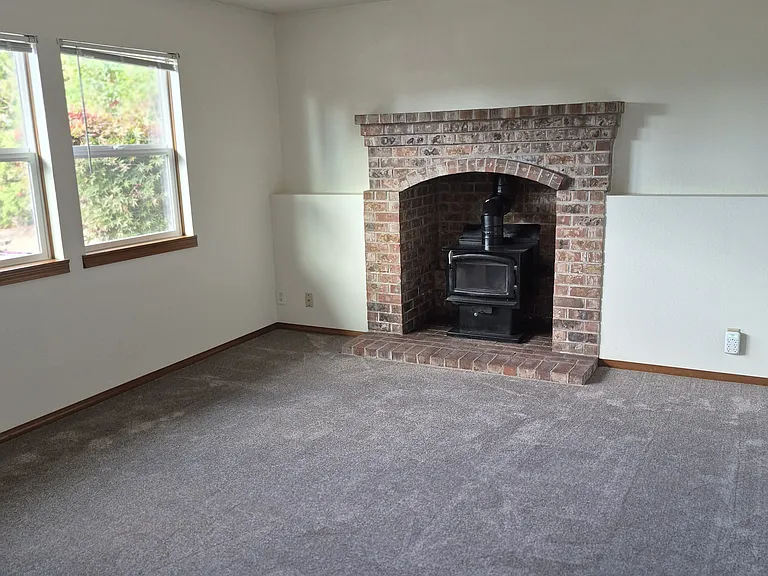 115 SW 22nd St — Photo 7