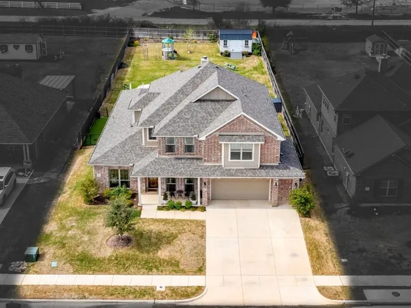 1066 Oak Knoll Dr, Burleson, TX 76028
