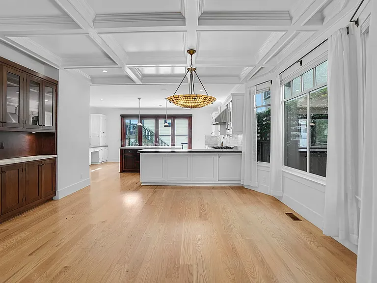 44 Sunset Ave — Photo 10