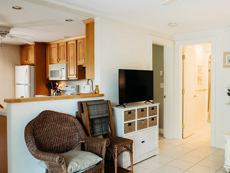 133 W Grand Ave #2 — Photo 17