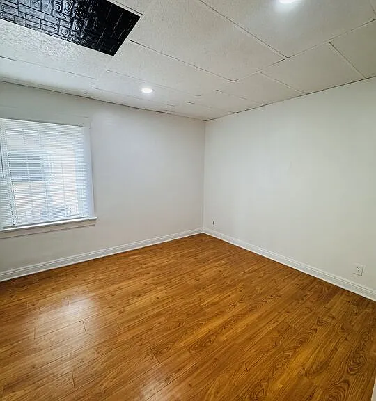 417 W 52nd Pl — Photo 3