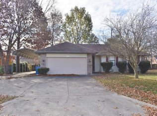 2300 W Warren Ct, Springfield, MO 65807