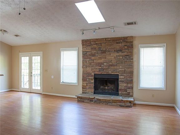 5th image of 514 River Pl